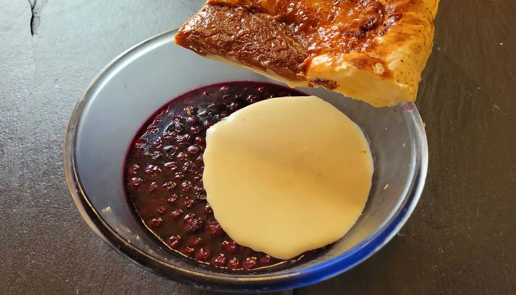 Götterspeise mit Blaubeeren